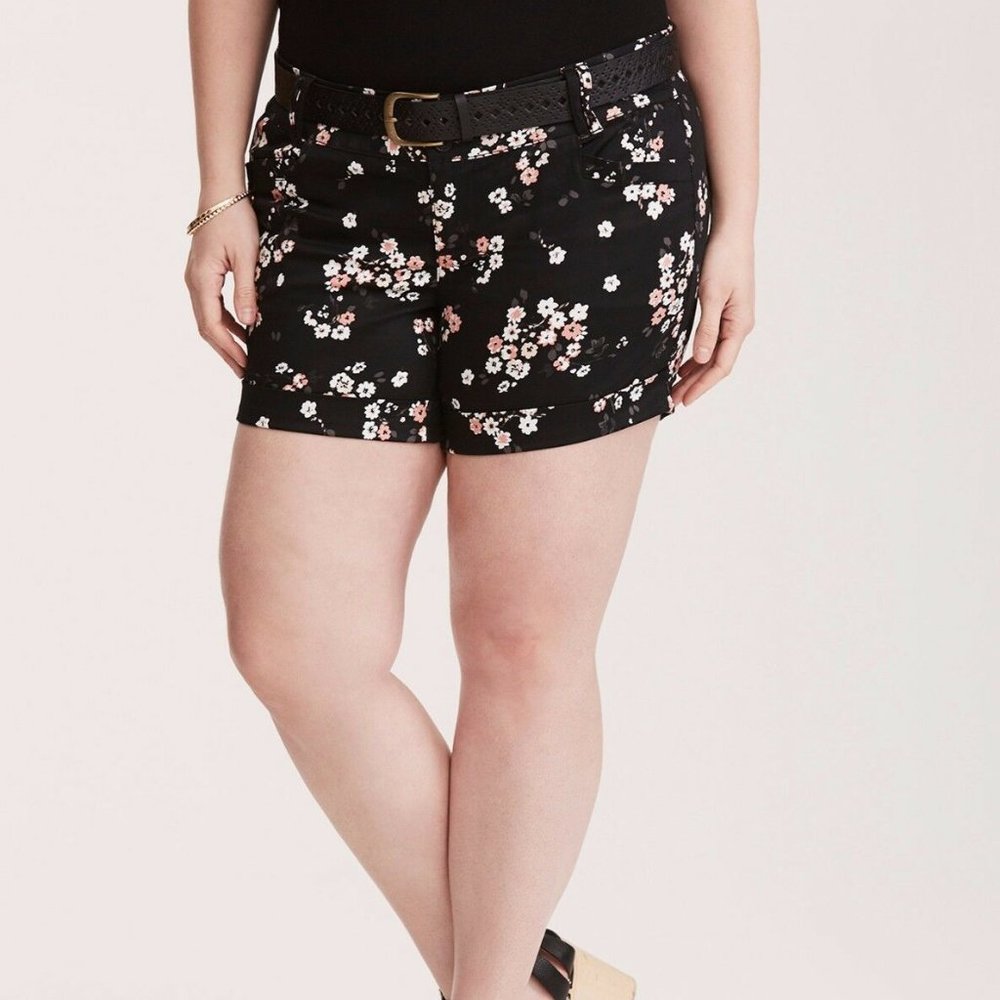 Torrid Black Floral Print Sateen Stretchy Cuffed Casual Dress Shorts Size 14 VGC